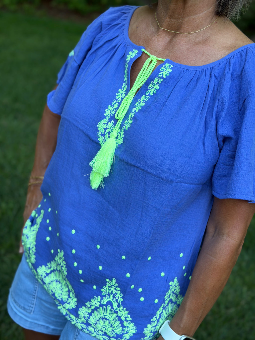Easel Tassel Top