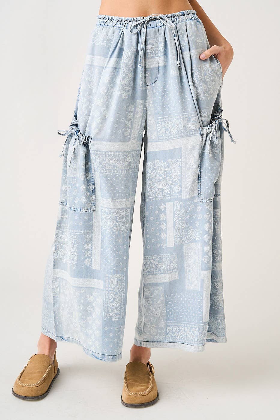 Mitto Shop Paisley Print Chambray Pants